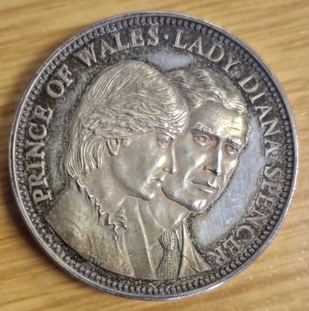 ONE OUNCE COMMEMORATIVE ROYAL WEDDING SILVER COIN